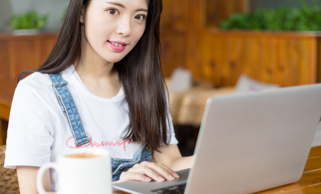 廣告設(shè)計(jì)每月實(shí)習(xí)報(bào)告